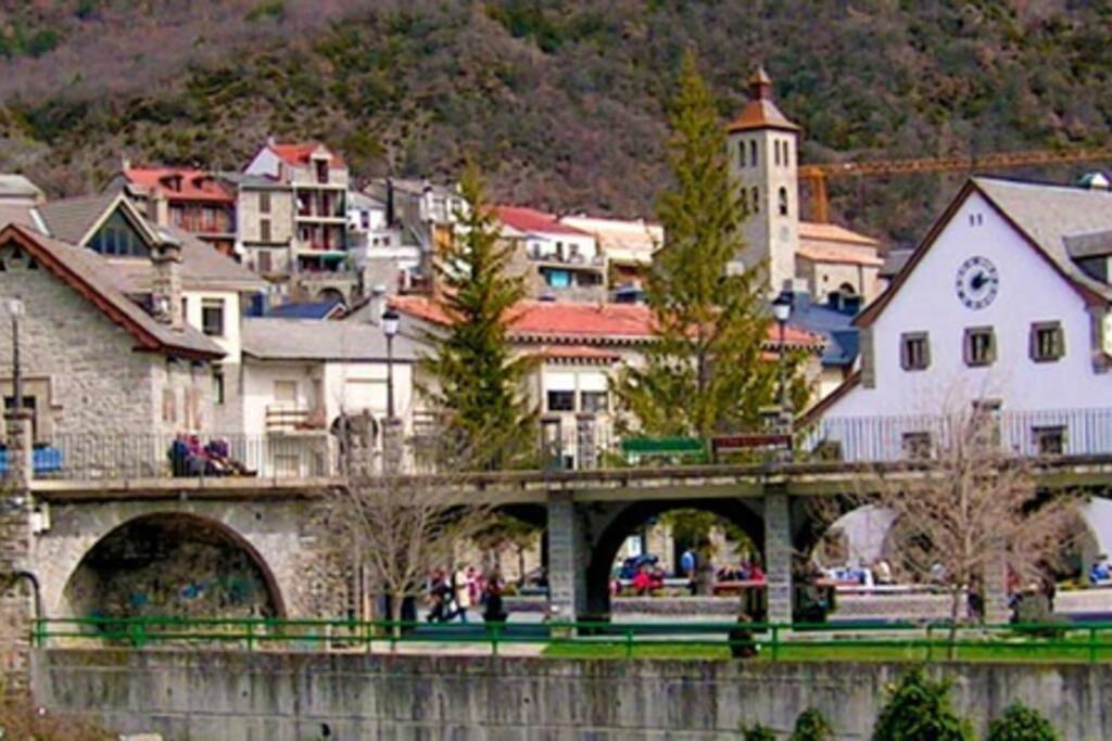 Atico En Biescas Con Piscina, Chimenea Y Garaje Apartment Exterior foto